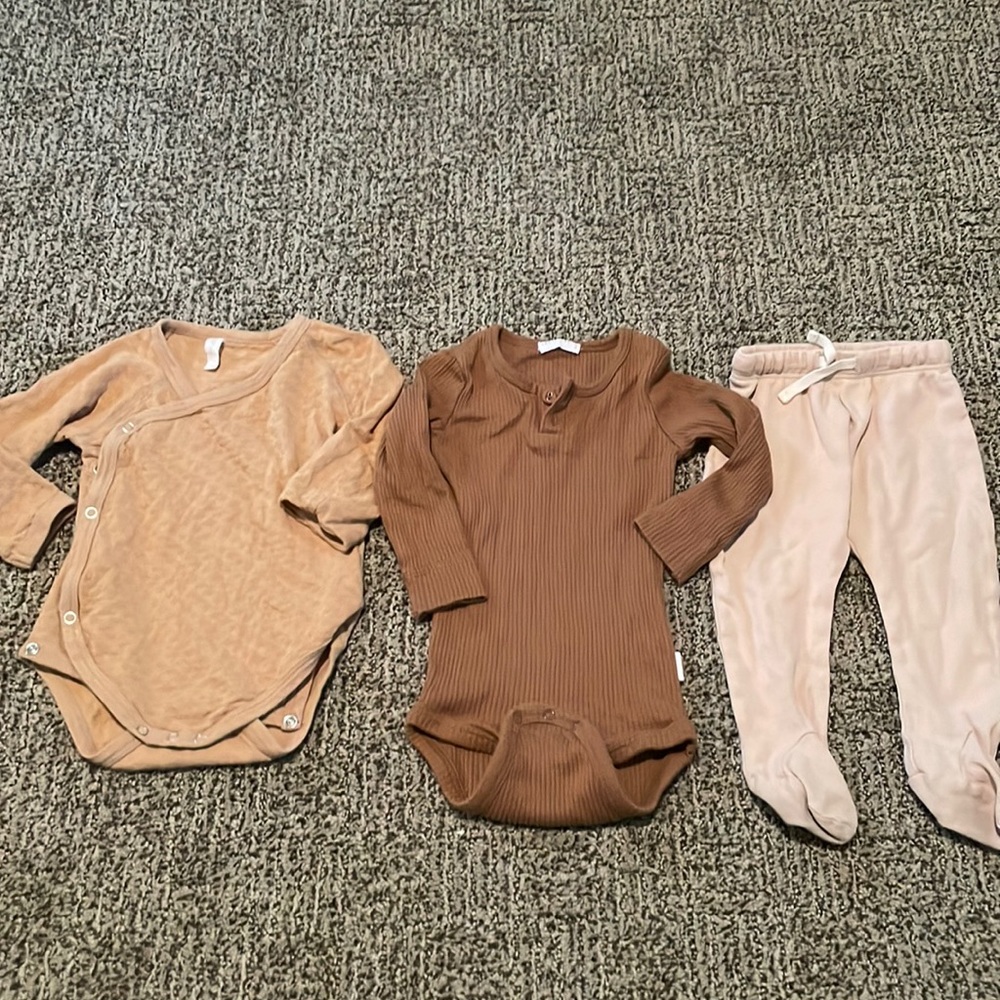 Quincy Mae Bodysuits and Footed Pant